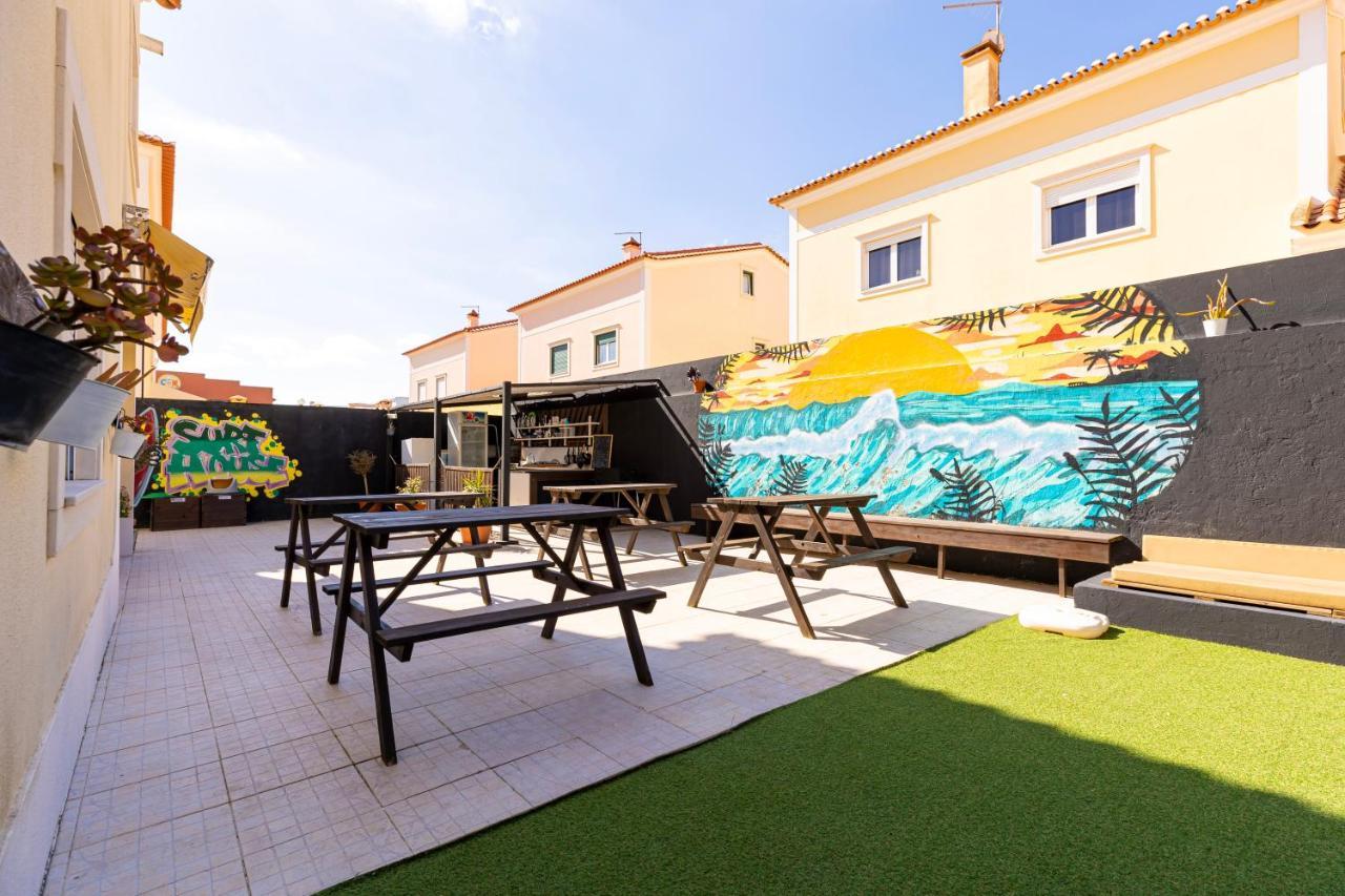 Pineapple Surf House Albergue Peniche Exterior foto