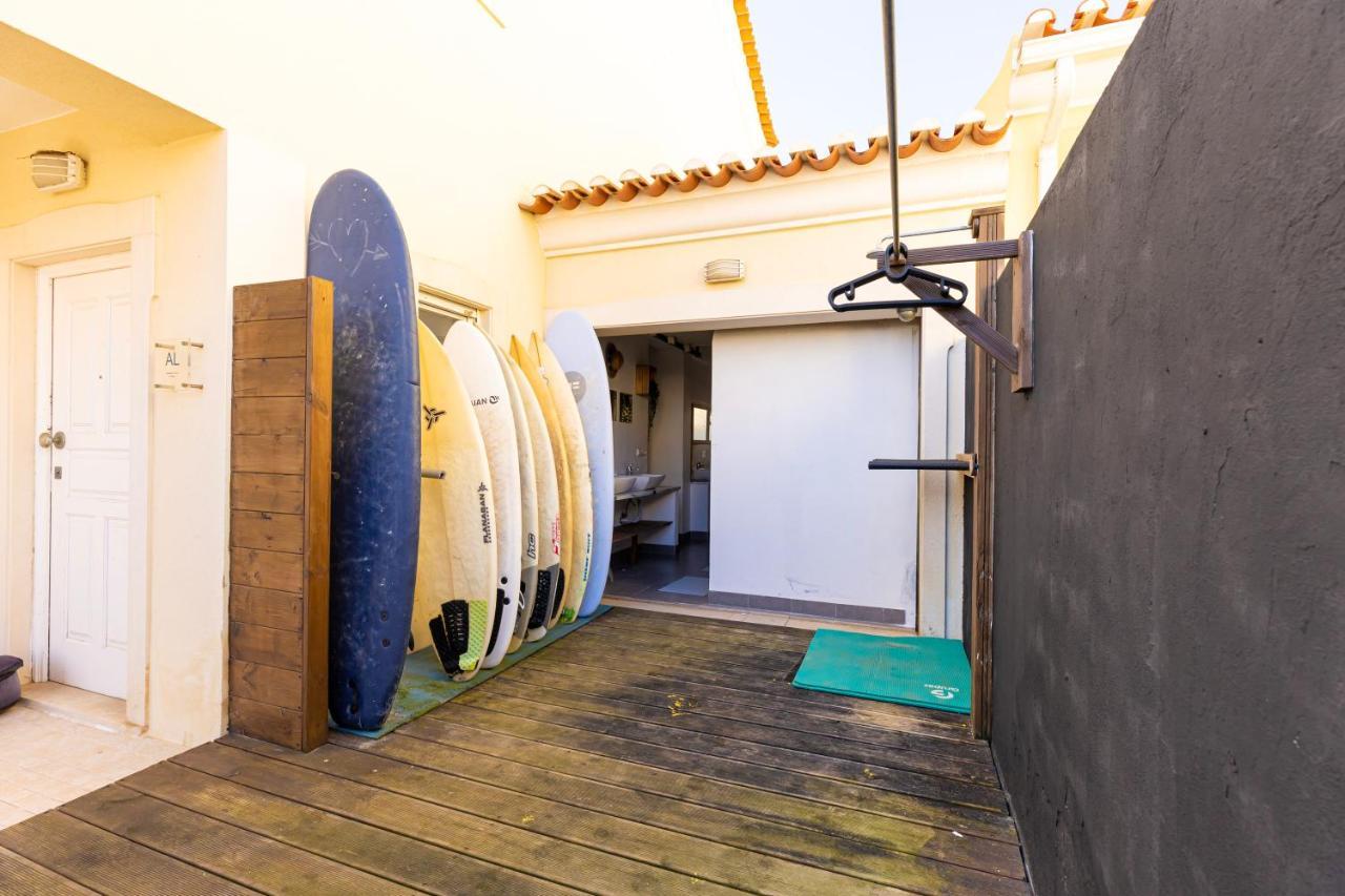 Pineapple Surf House Albergue Peniche Exterior foto