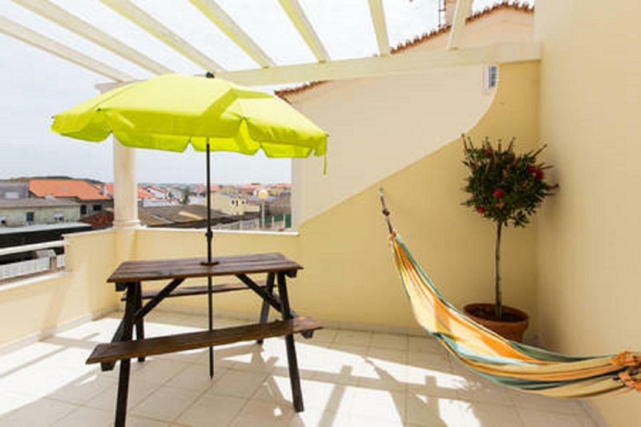 Pineapple Surf House Albergue Peniche Exterior foto